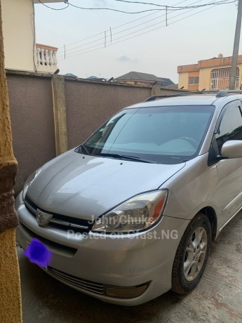 toyota-sienna-2005-model-big-0