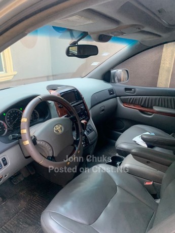 toyota-sienna-2005-model-big-2