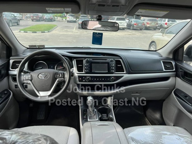 toyota-highlander-le-2015-model-big-2