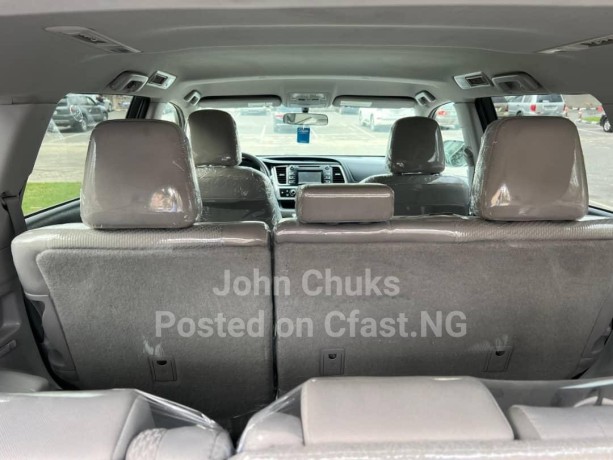 toyota-highlander-le-2015-model-big-3