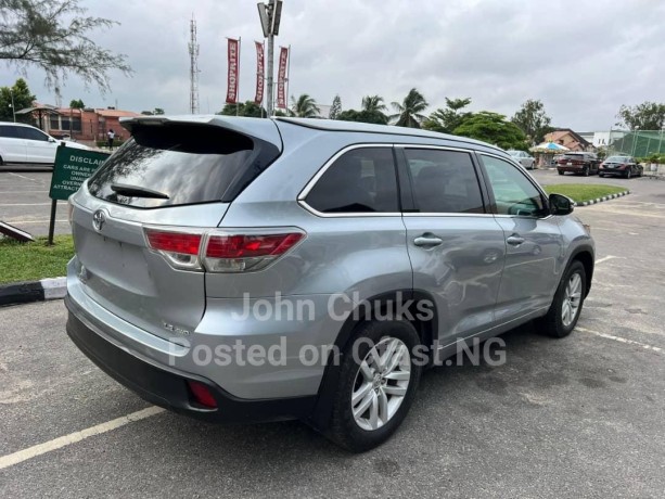 toyota-highlander-le-2015-model-big-1