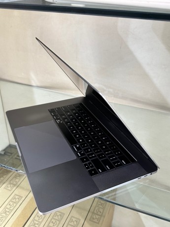 uk-used-macbook-pro-2018-core-i7-16gb512gb-big-1