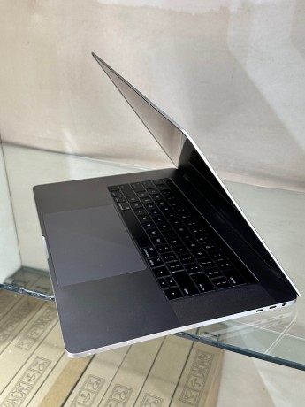 uk-used-apple-macbook-pro-2017-core-i7-16gb512gb-big-2