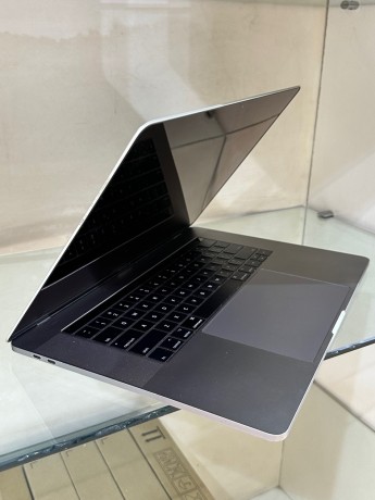 uk-used-apple-macbook-pro-2017-core-i7-16gb512gb-big-1